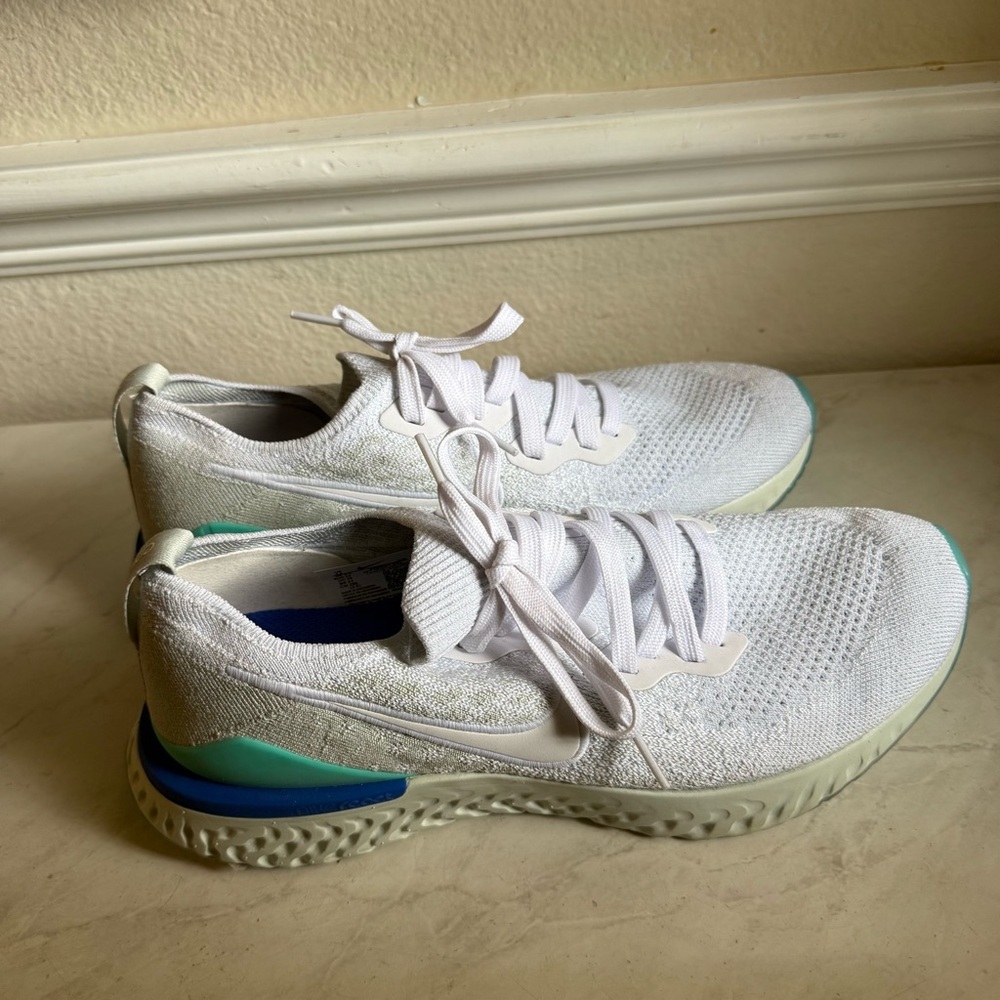 Nike Women’s Epic React Flyknit Sneakers - Picture 5 of 9